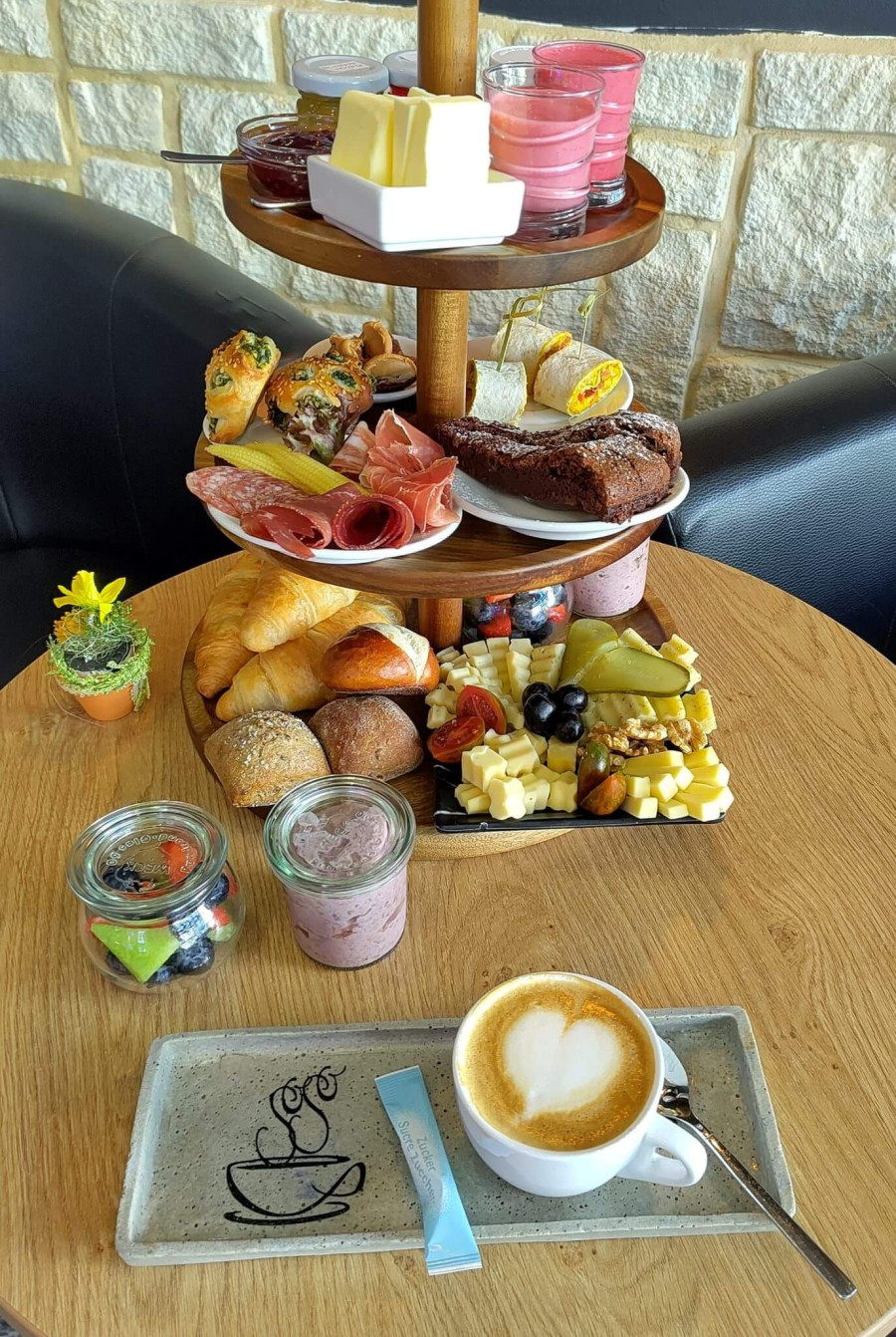 Sonntagbrunch oder Brunch-Etagère im SoSo-Café in Volketswil