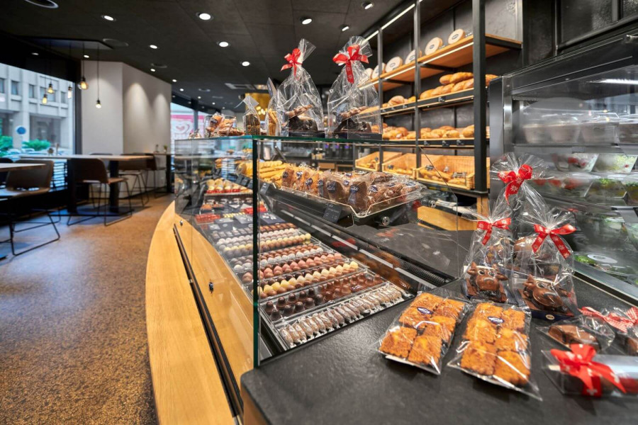 Frühstück in der Confiserie Café Speck in Baar