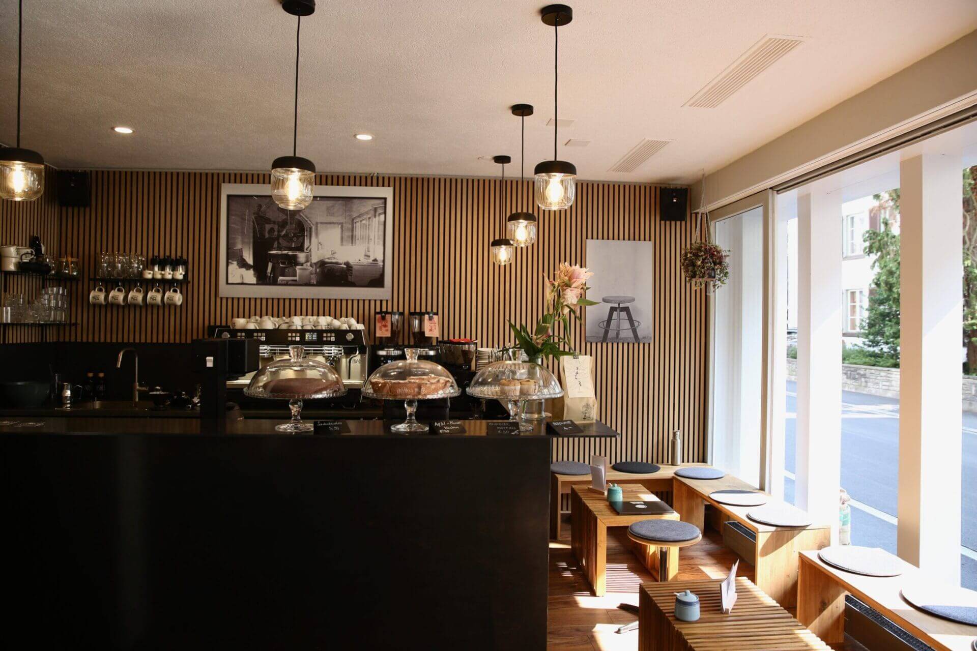 fruhstuck-in-der-rosterei-heer-in-interlaken